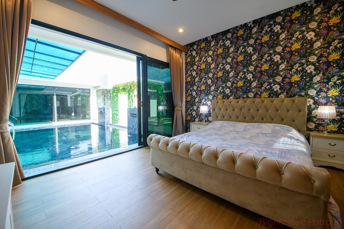 5 Bedrooms House For Sale In East Pattaya - Baan Mae Pool Villa 1 #HS2692