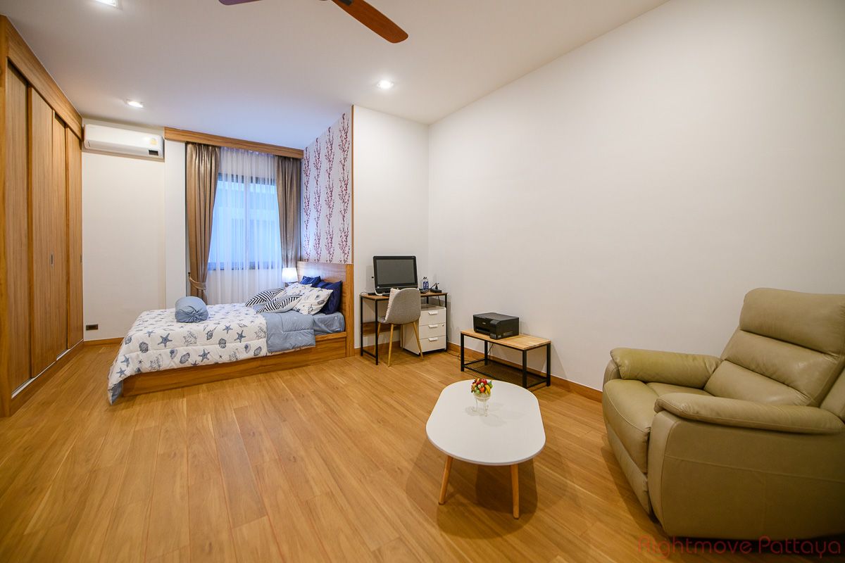 5 Bedrooms House For Sale In East Pattaya - Baan Mae Pool Villa 1 #HS2692