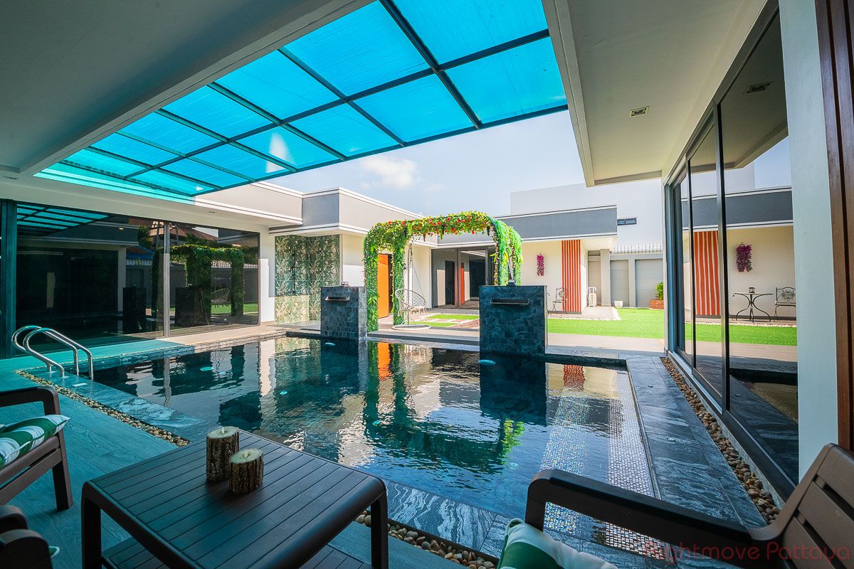 5 Bedrooms House For Sale In East Pattaya - Baan Mae Pool Villa 1 #HS2692