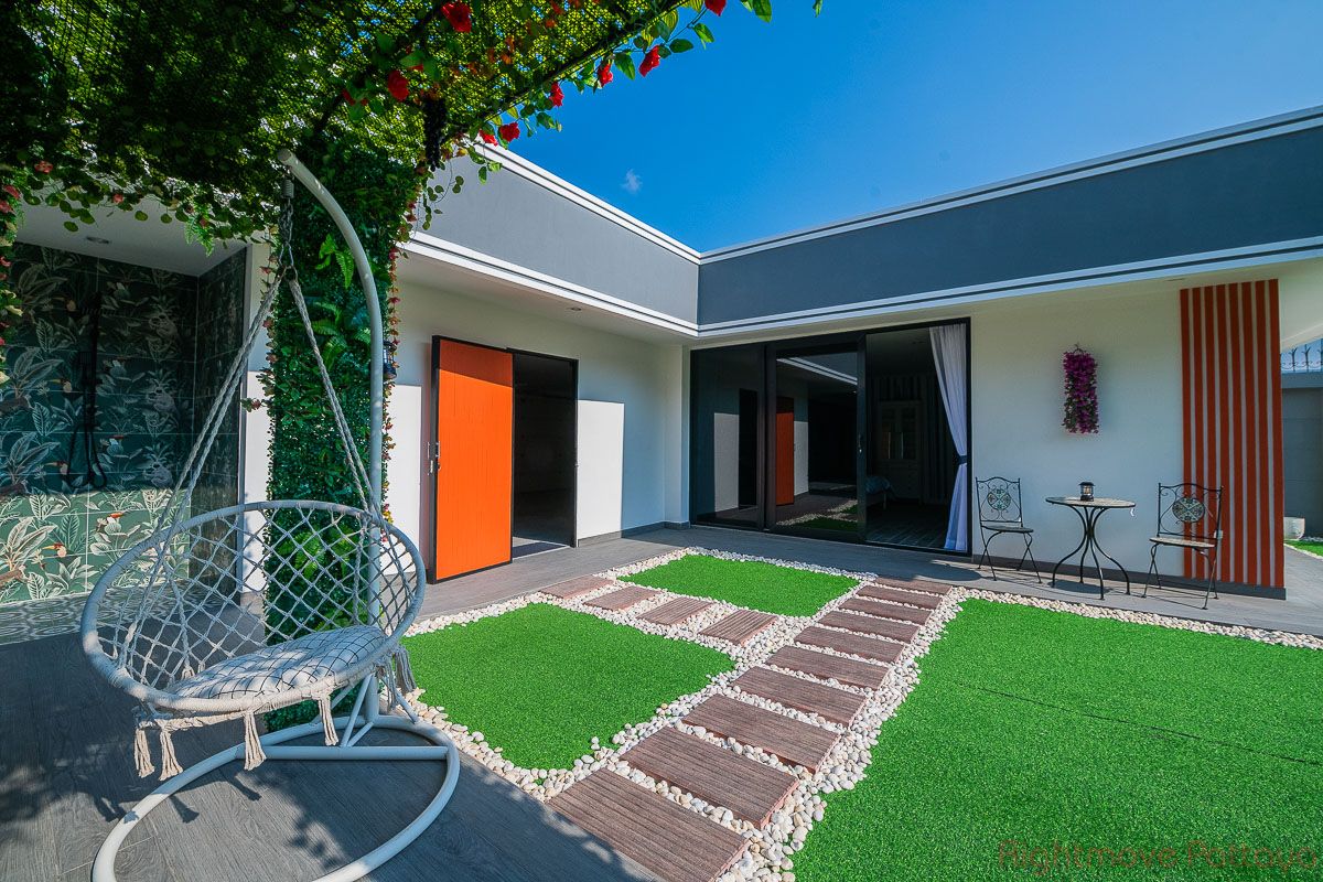 5 Bedrooms House For Sale In East Pattaya - Baan Mae Pool Villa 1 #HS2692