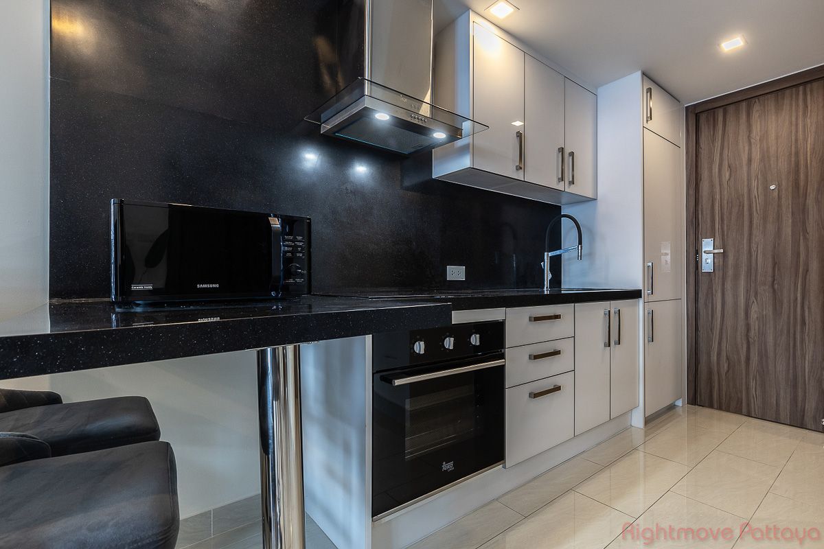 2 Bedrooms Condo For Rent In Central Pattaya - Grand Avenue Residence #CR2703