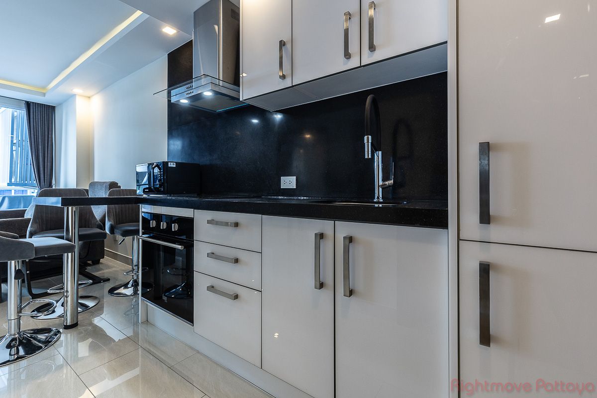 2 Bedrooms Condo For Rent In Central Pattaya - Grand Avenue Residence #CR2703