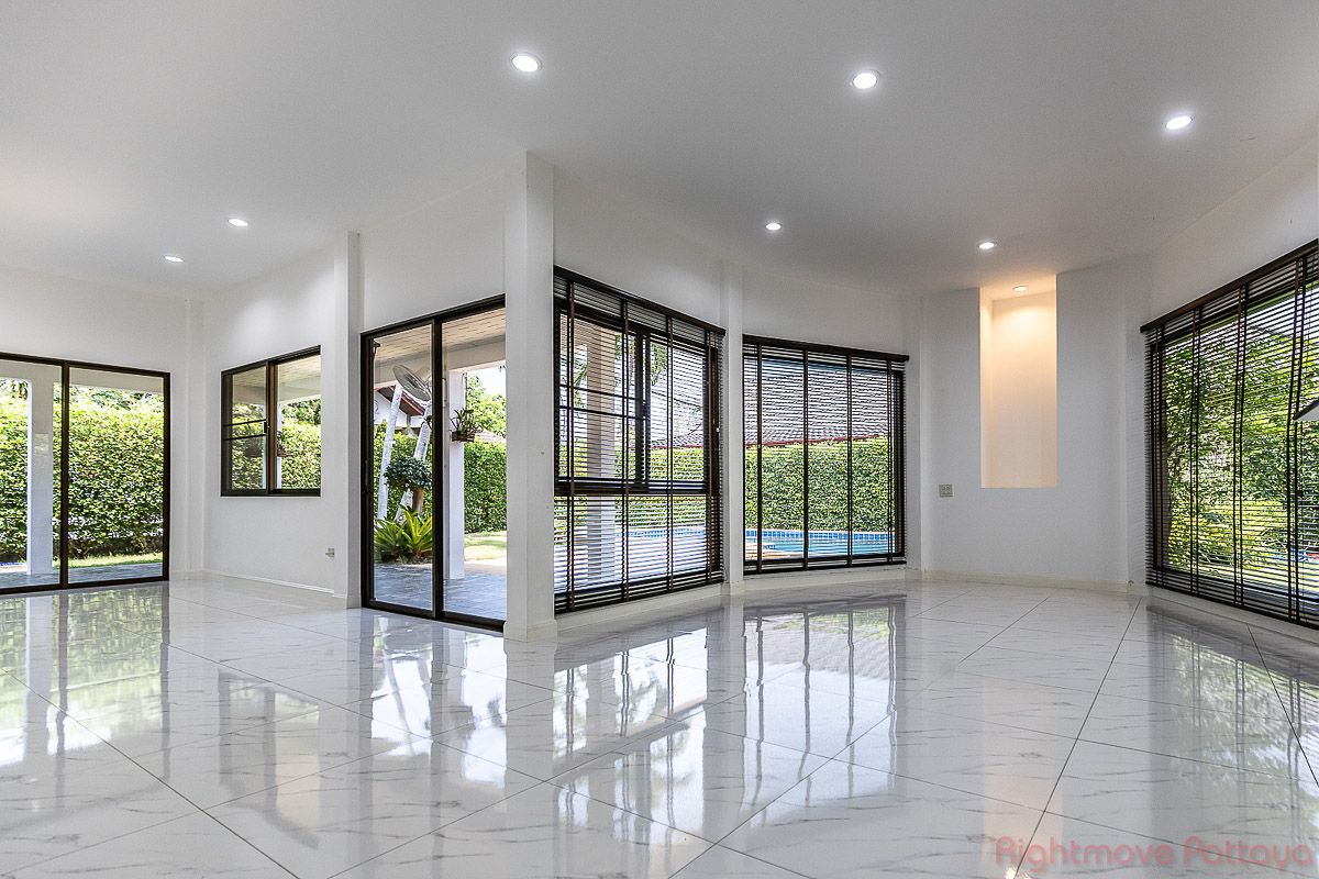 3 ห้องนอน บ้าน สำหรับขาย ใน พัทยาตะวันออก - Pattaya Land & House #HS2693
