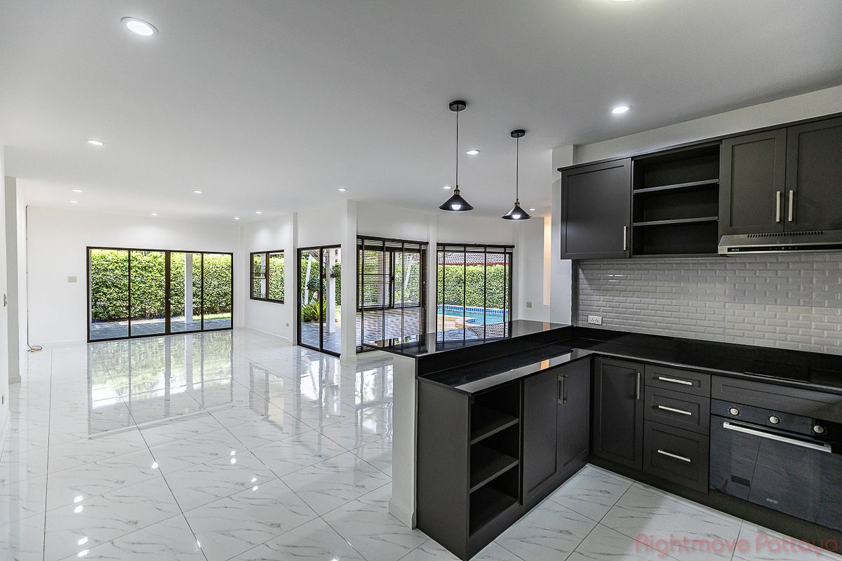 3 ห้องนอน บ้าน สำหรับขาย ใน พัทยาตะวันออก - Pattaya Land & House #HS2693