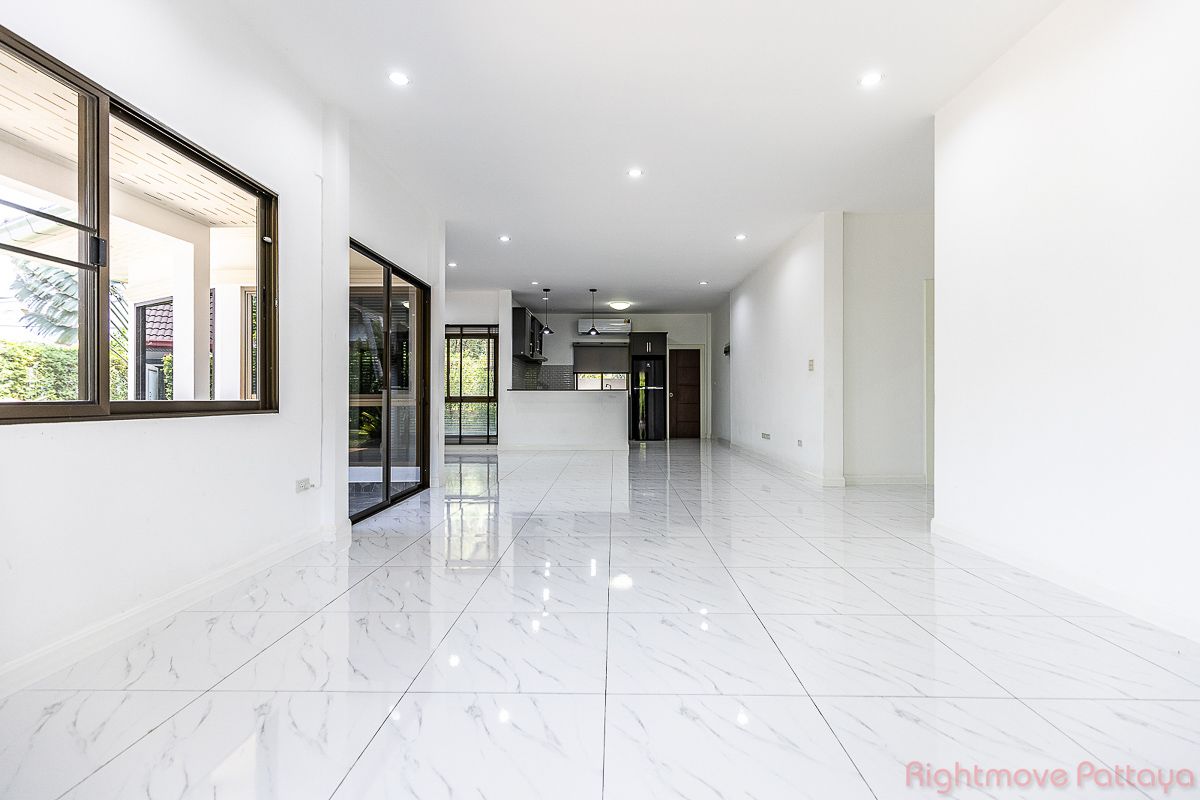 3 ห้องนอน บ้าน สำหรับขาย ใน พัทยาตะวันออก - Pattaya Land & House #HS2693