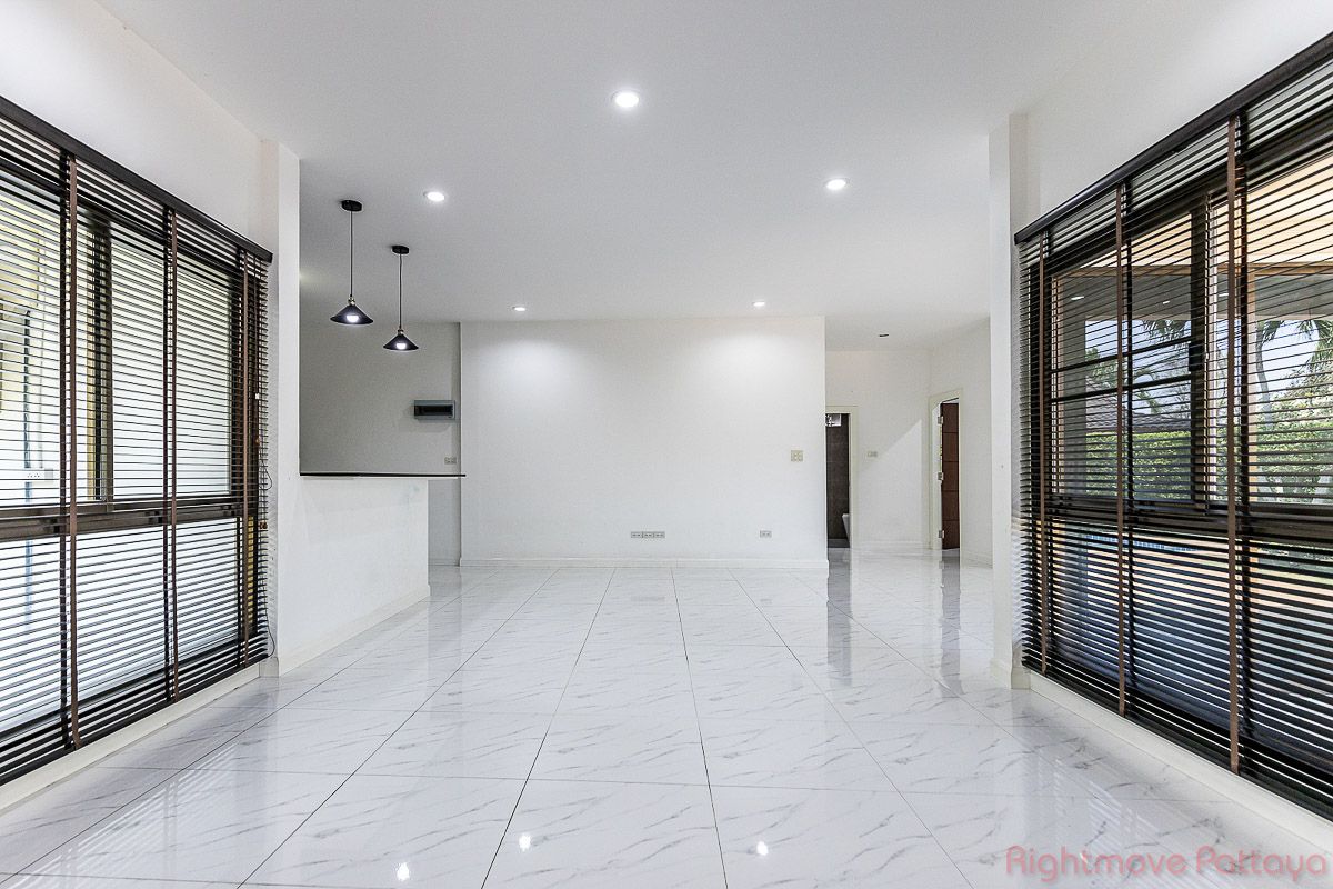 3 ห้องนอน บ้าน สำหรับขาย ใน พัทยาตะวันออก - Pattaya Land & House #HS2693