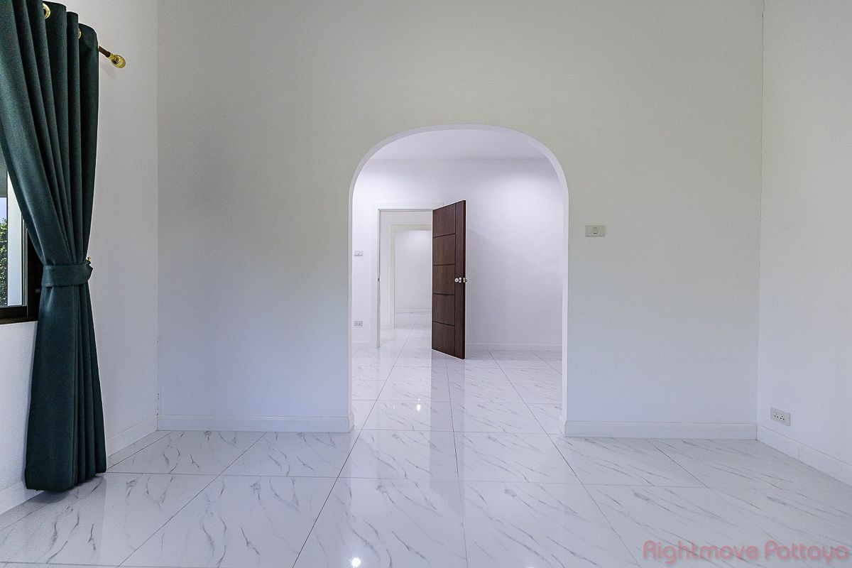 3 ห้องนอน บ้าน สำหรับขาย ใน พัทยาตะวันออก - Pattaya Land & House #HS2693