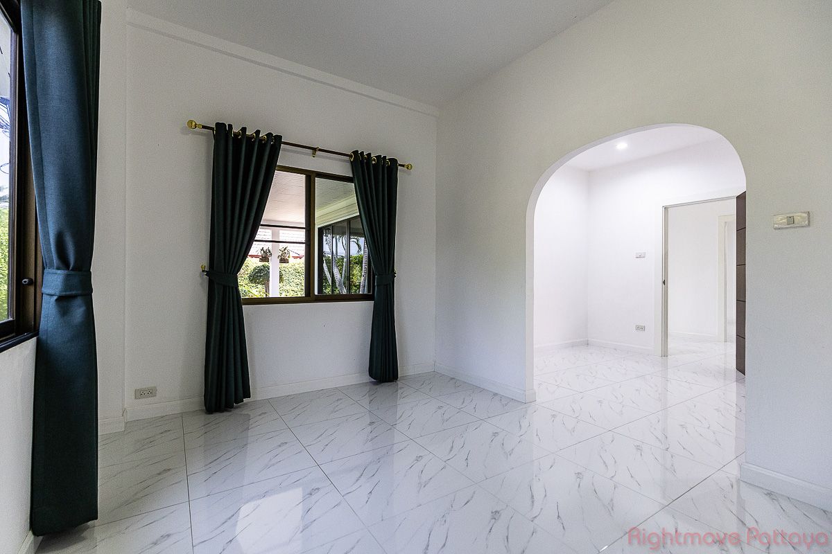 3 ห้องนอน บ้าน สำหรับขาย ใน พัทยาตะวันออก - Pattaya Land & House #HS2693