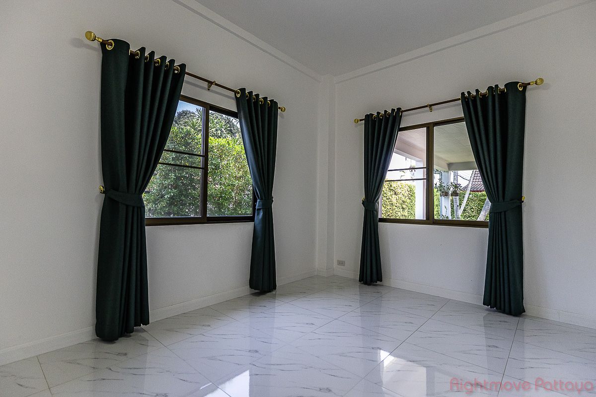 3 ห้องนอน บ้าน สำหรับขาย ใน พัทยาตะวันออก - Pattaya Land & House #HS2693