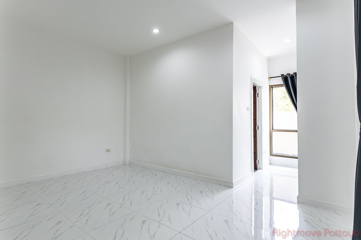 3 ห้องนอน บ้าน สำหรับขาย ใน พัทยาตะวันออก - Pattaya Land & House #HS2693