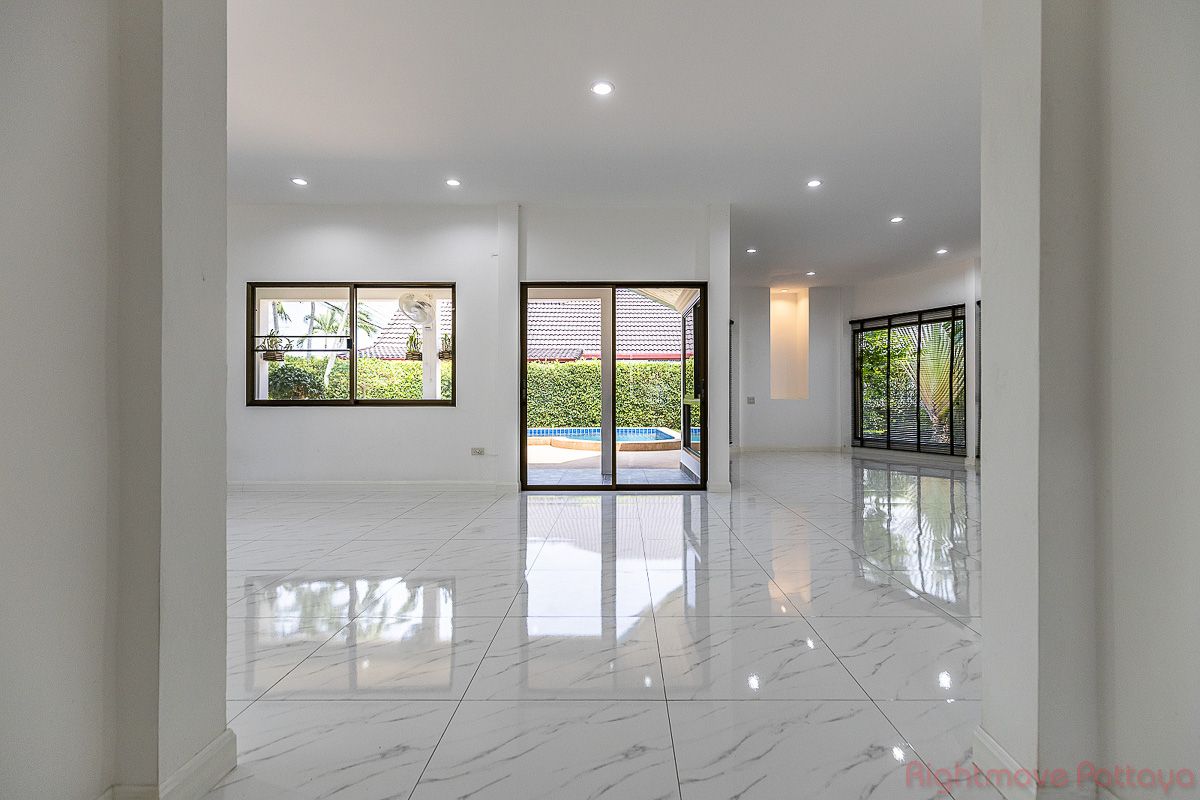 3 ห้องนอน บ้าน สำหรับขาย ใน พัทยาตะวันออก - Pattaya Land & House #HS2693