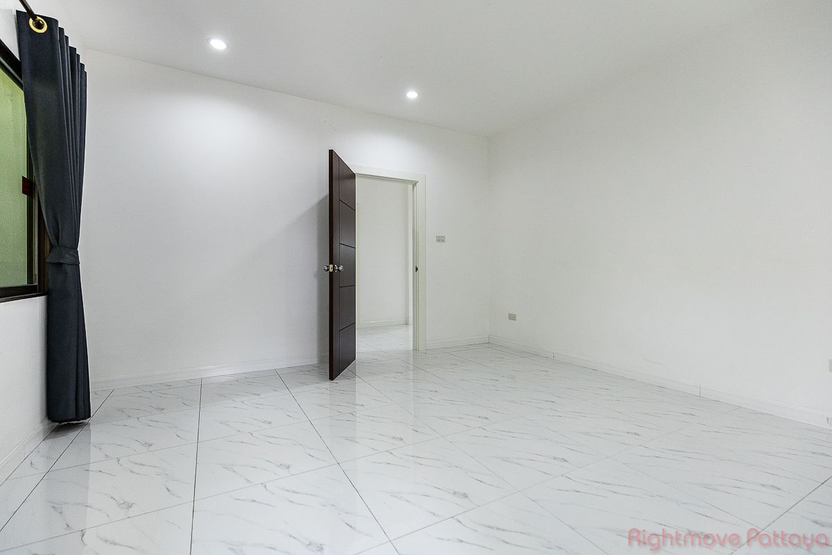 3 ห้องนอน บ้าน สำหรับขาย ใน พัทยาตะวันออก - Pattaya Land & House #HS2693
