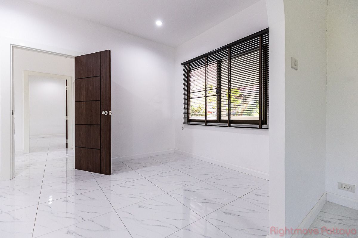 3 ห้องนอน บ้าน สำหรับขาย ใน พัทยาตะวันออก - Pattaya Land & House #HS2693