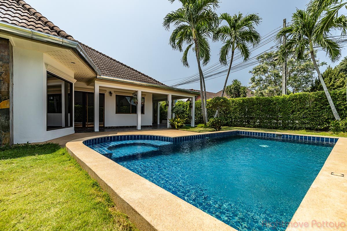 3 ห้องนอน บ้าน สำหรับขาย ใน พัทยาตะวันออก - Pattaya Land & House #HS2693