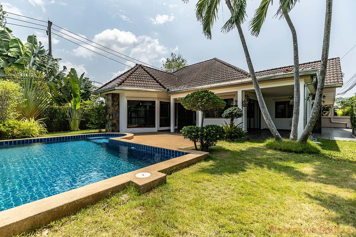 3 ห้องนอน บ้าน สำหรับขาย ใน พัทยาตะวันออก - Pattaya Land & House #HS2693