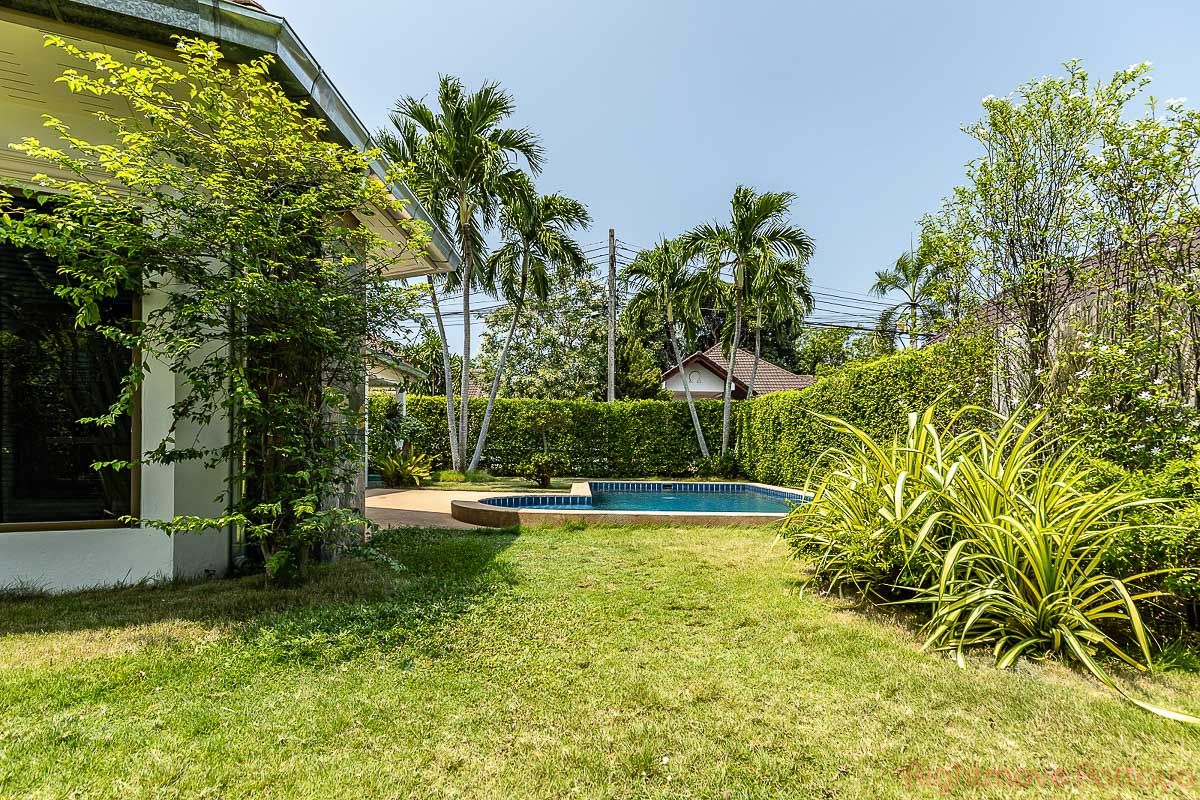 3 ห้องนอน บ้าน สำหรับขาย ใน พัทยาตะวันออก - Pattaya Land & House #HS2693