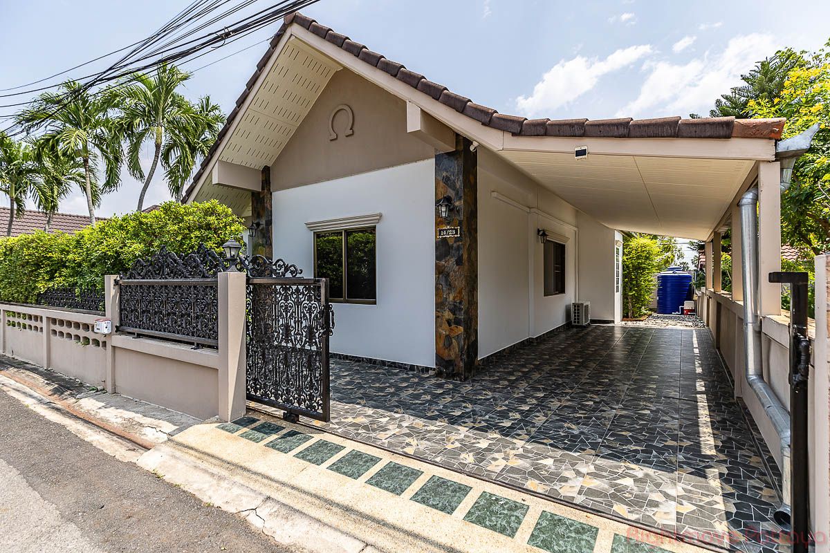 3 ห้องนอน บ้าน สำหรับขาย ใน พัทยาตะวันออก - Pattaya Land & House #HS2693
