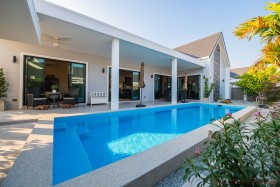 3 Bed House For Sale In East Pattaya - Parkside Pool Villas