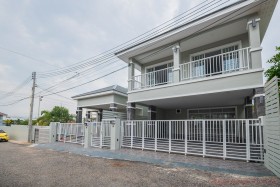 3 Beds House For Sale In East Pattaya - Lakeside Court 1