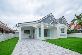 3 Beds House For Sale In East Pattaya - Permsub Village