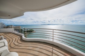 3 Beds Condo For Rent In Pratumnak - Royal Cliff Garden