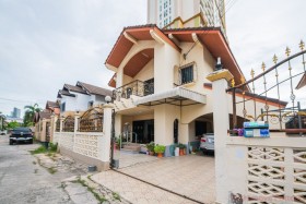 3 Beds House For Sale In Central Pattaya-La Bella Casa