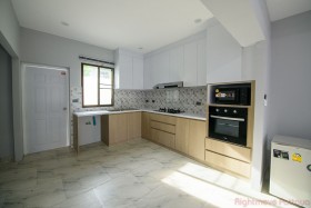 2 Beds House For Sale In East Pattaya - Suwattana Gardens