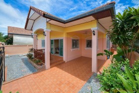 3 Beds House For Rent In East Pattaya-Classic Home 2