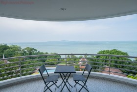 3 Beds Condo For Sale In Pratumnak-Royal Cliff Garden