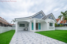 3 Beds House For Rent In East Pattaya-Permsub Village
