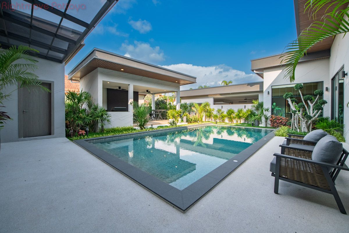 4 ห้องนอน บ้าน สำหรับขาย ใน พัทยาตะวันออก - Whispering Palms #HS2775
