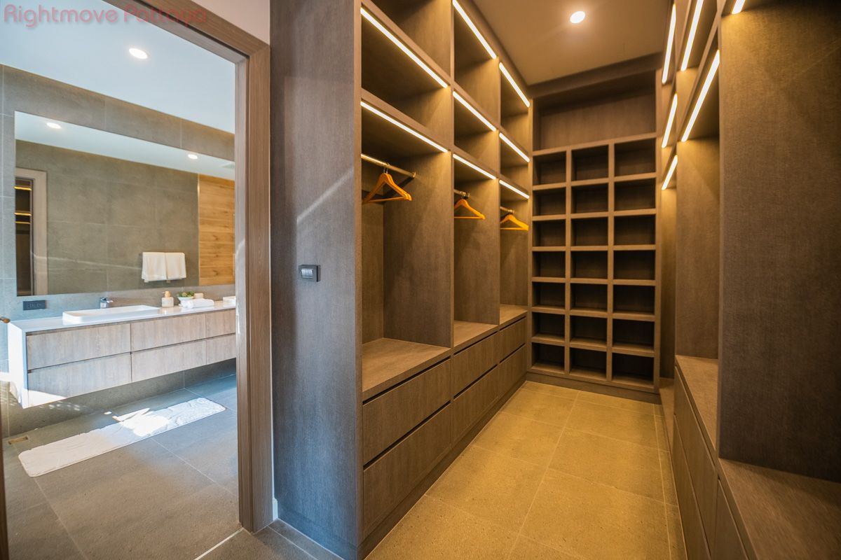 4 ห้องนอน บ้าน สำหรับขาย ใน พัทยาตะวันออก - Whispering Palms #HS2775