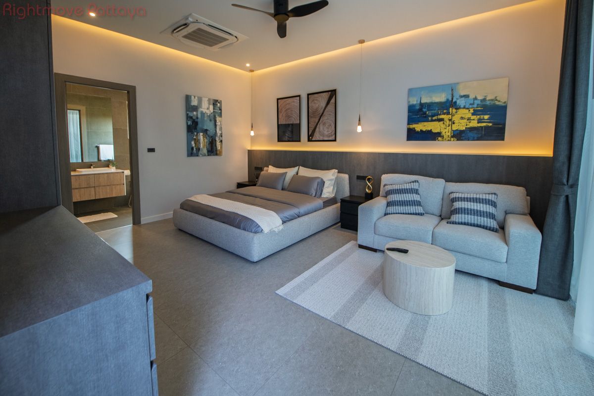 4 ห้องนอน บ้าน สำหรับขาย ใน พัทยาตะวันออก - Whispering Palms #HS2775