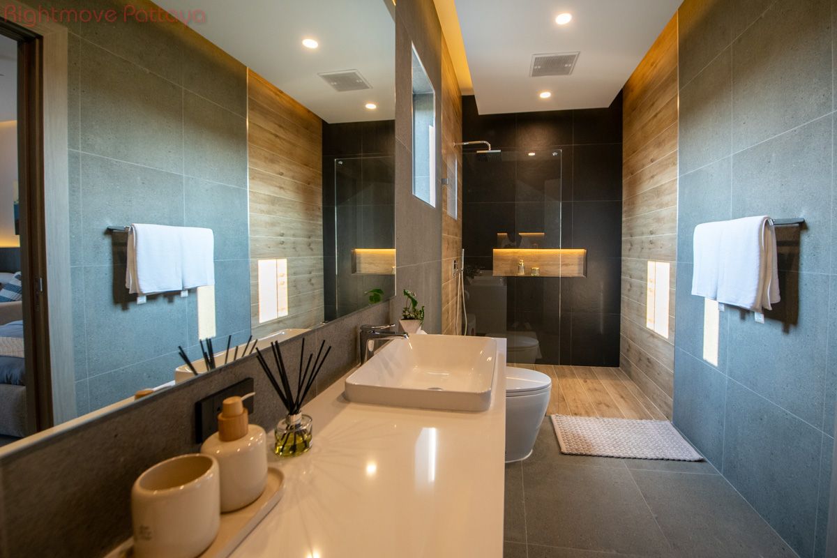 4 ห้องนอน บ้าน สำหรับขาย ใน พัทยาตะวันออก - Whispering Palms #HS2775