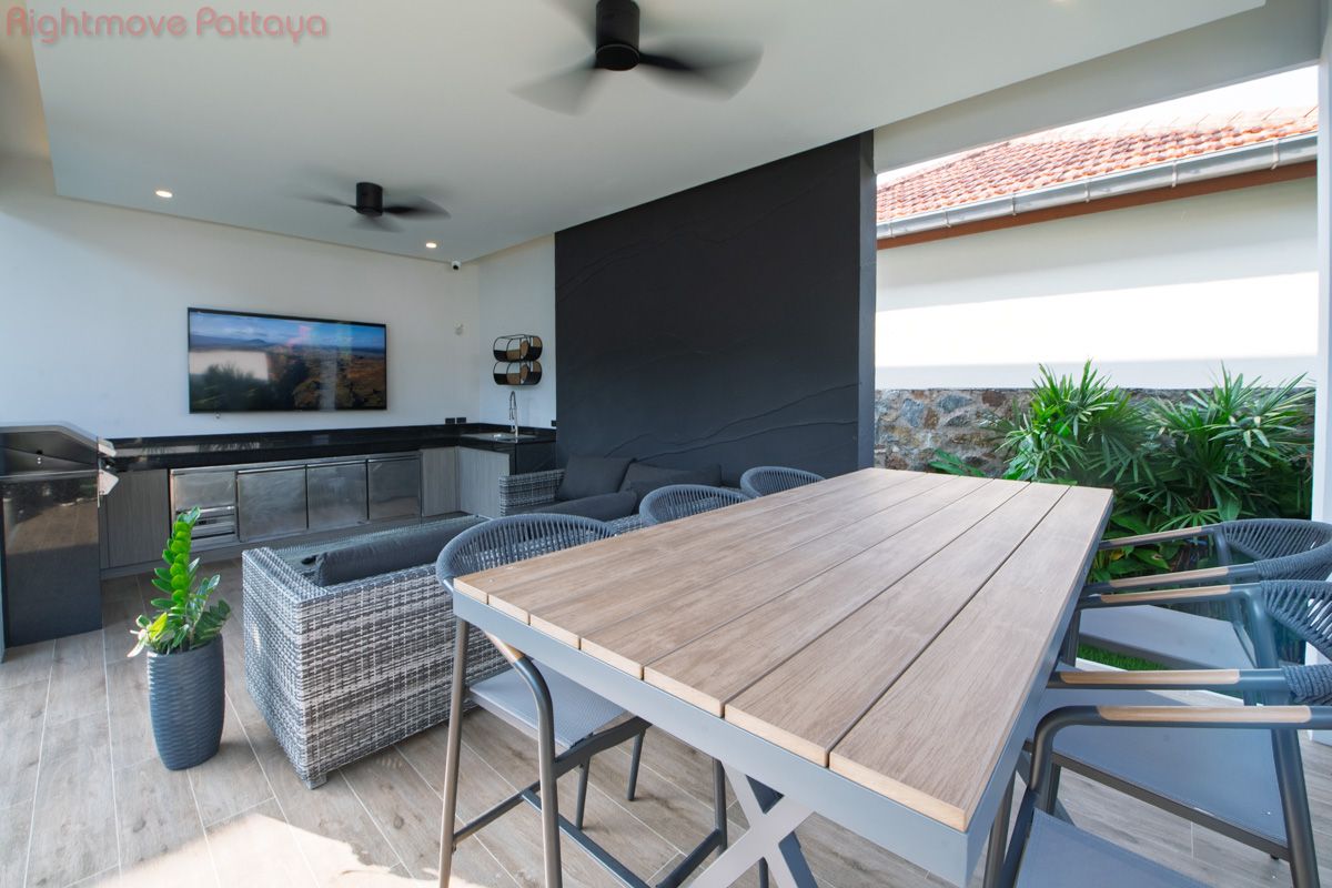 4 ห้องนอน บ้าน สำหรับขาย ใน พัทยาตะวันออก - Whispering Palms #HS2775