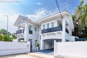 4 Beds House For Sale In Jomtien - Baan Fah Rimhad
