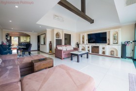 2 Beds Condo For Sale In Pratumnak - Executive Residence 2