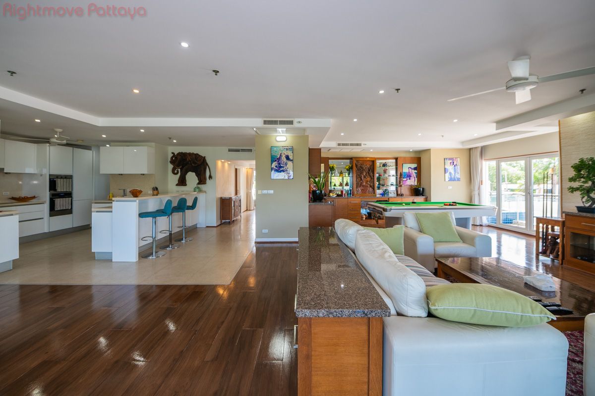 3 Bedrooms Condo For Sale In Pratumnak - Baan Haad U Thong #CS5788