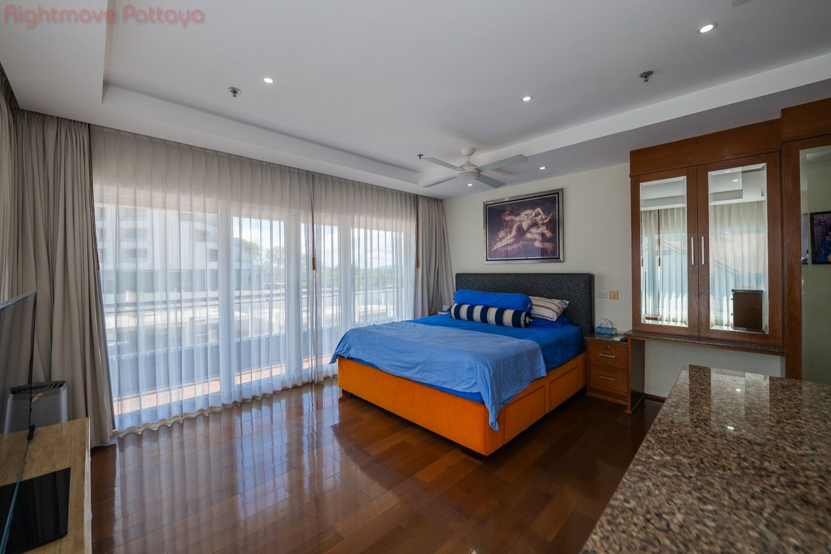 3 Bedrooms Condo For Sale In Pratumnak - Baan Haad U Thong #CS5788