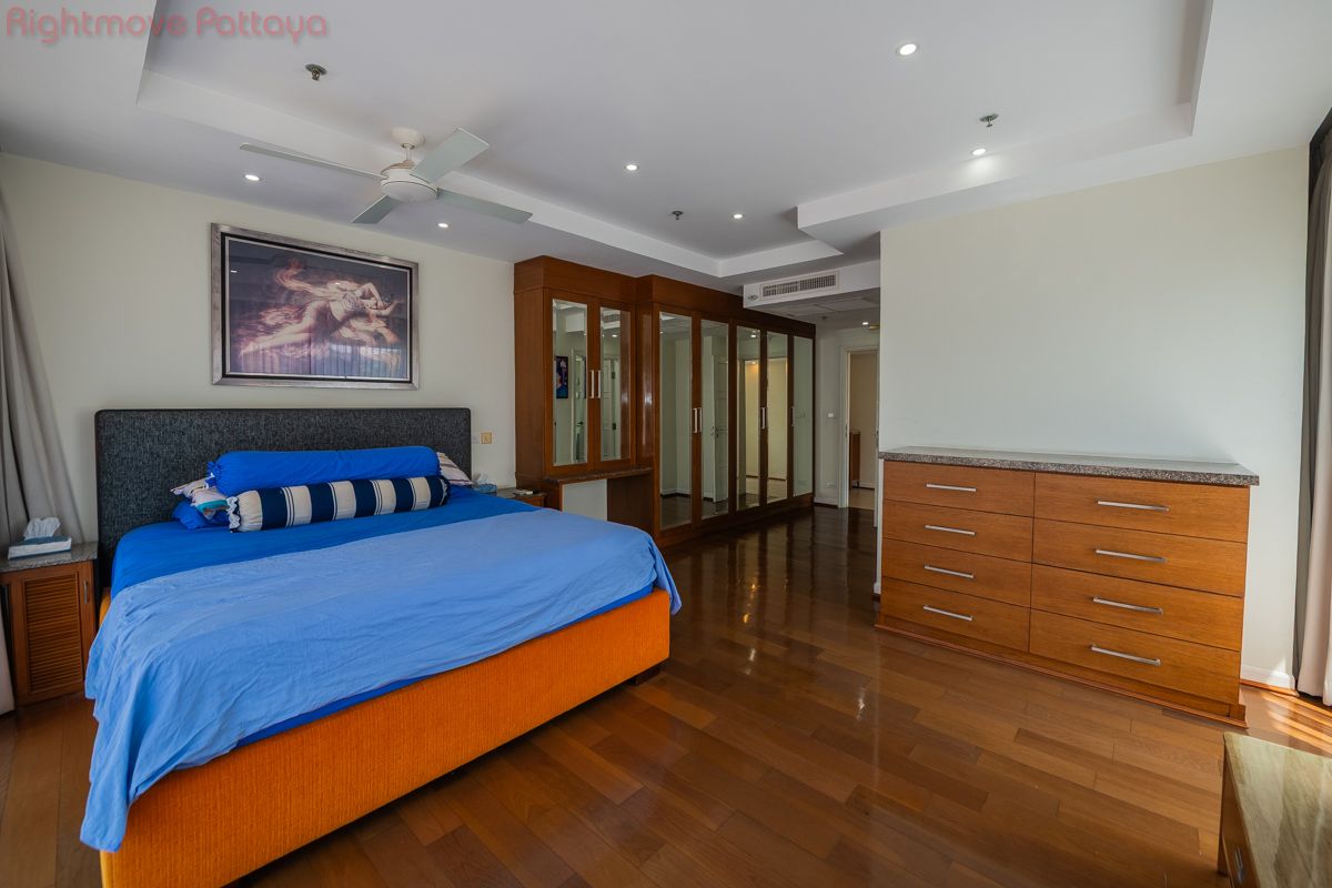 3 Bedrooms Condo For Sale In Pratumnak - Baan Haad U Thong #CS5788