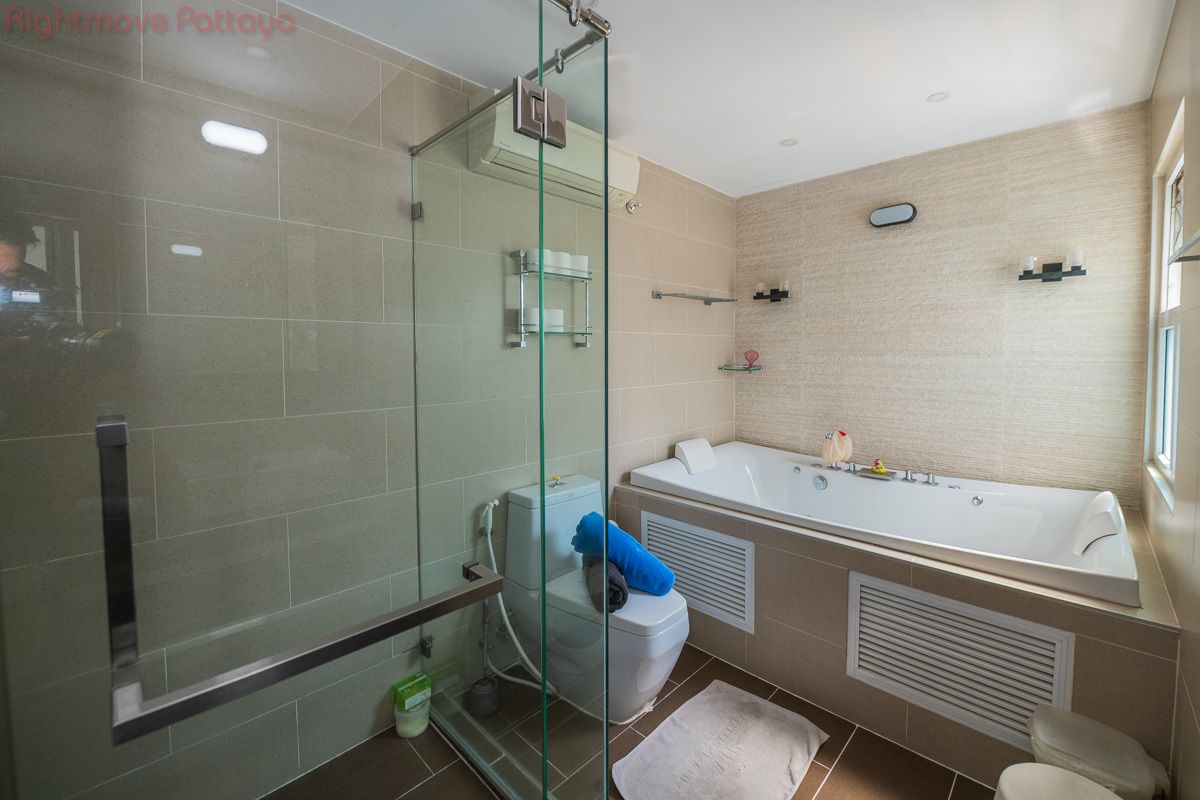 3 Bedrooms Condo For Sale In Pratumnak - Baan Haad U Thong #CS5788