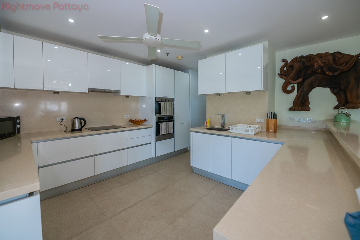 3 Bedrooms Condo For Sale In Pratumnak - Baan Haad U Thong #CS5788
