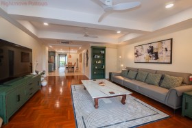 3 Beds Condo For Sale In Jomtien-Grand Condotel