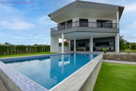 5 Beds House For Sale In Bang Saray - Bayview Residence