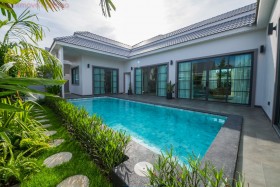 4 Beds House For Sale In East Pattaya - Parkside Pool Villas