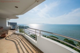 3 Beds Condo For Sale In Pratumnak-Royal Cliff Garden