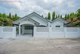 3 Beds House For Sale In East Pattaya - Fanthip Village